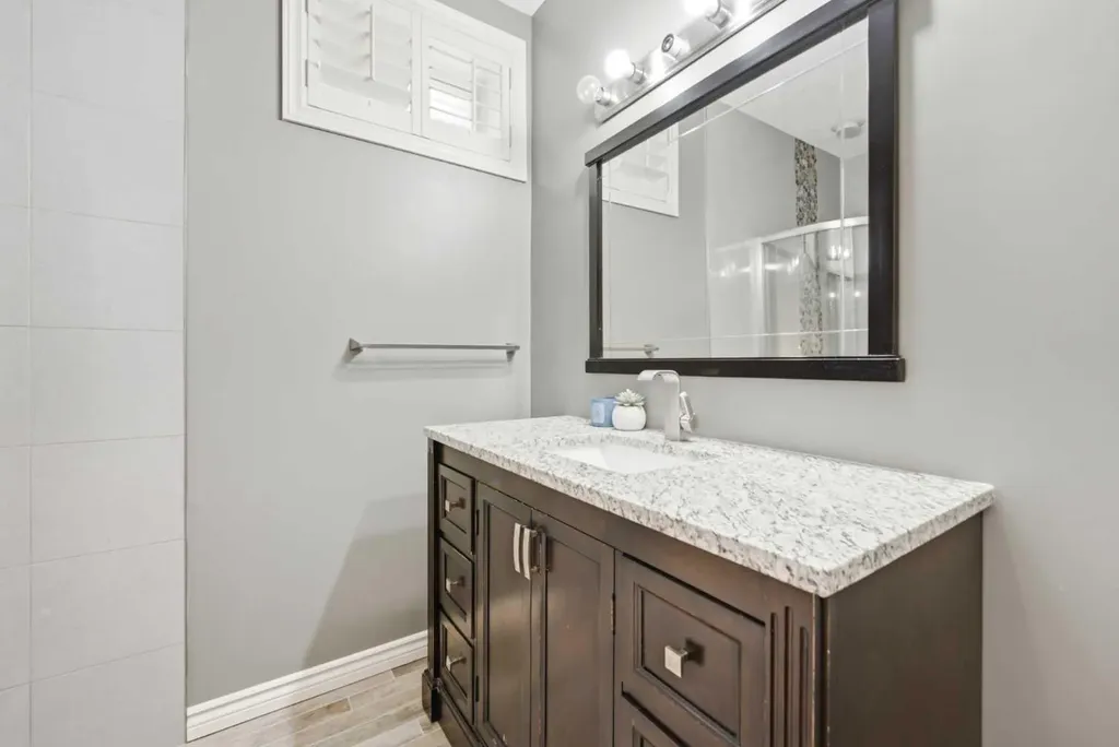 923B 4a Street NW Calgary AB T2N 1P8