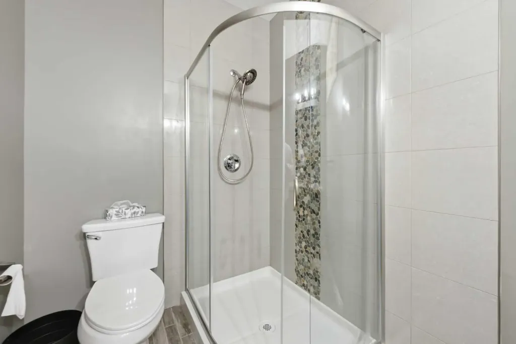 923B 4a Street NW Calgary AB T2N 1P8
