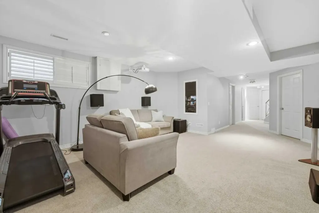 923B 4a Street NW Calgary AB T2N 1P8
