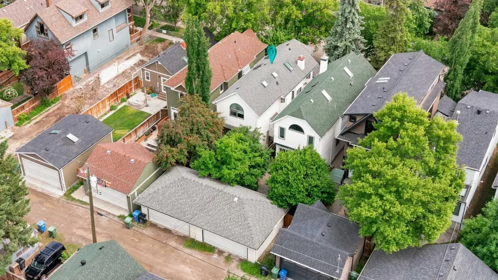 923B 4a Street NW Calgary AB T2N 1P8