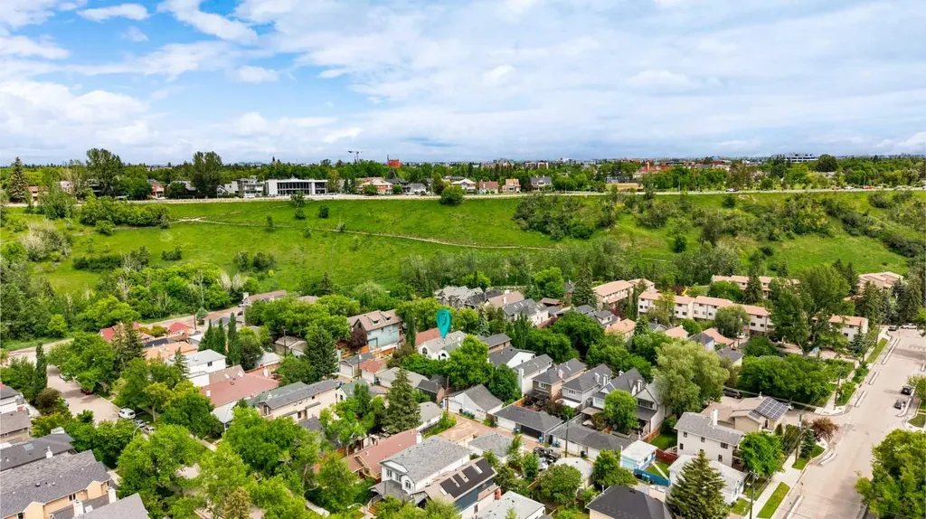 923B 4a Street NW Calgary AB T2N 1P8