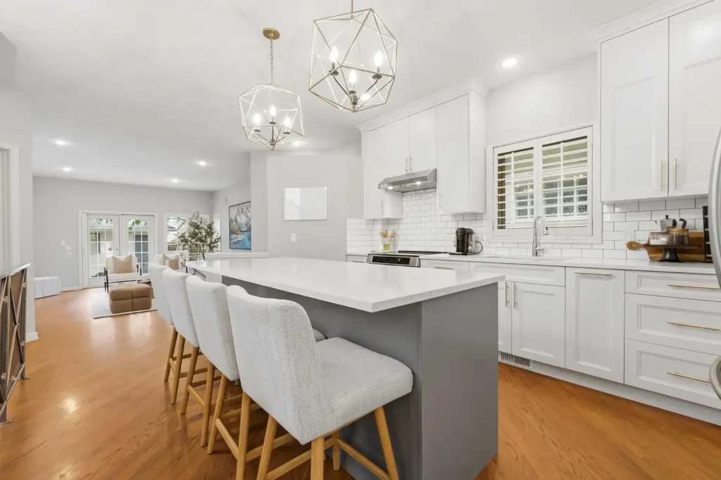 923B 4a Street NW Calgary AB T2N 1P8