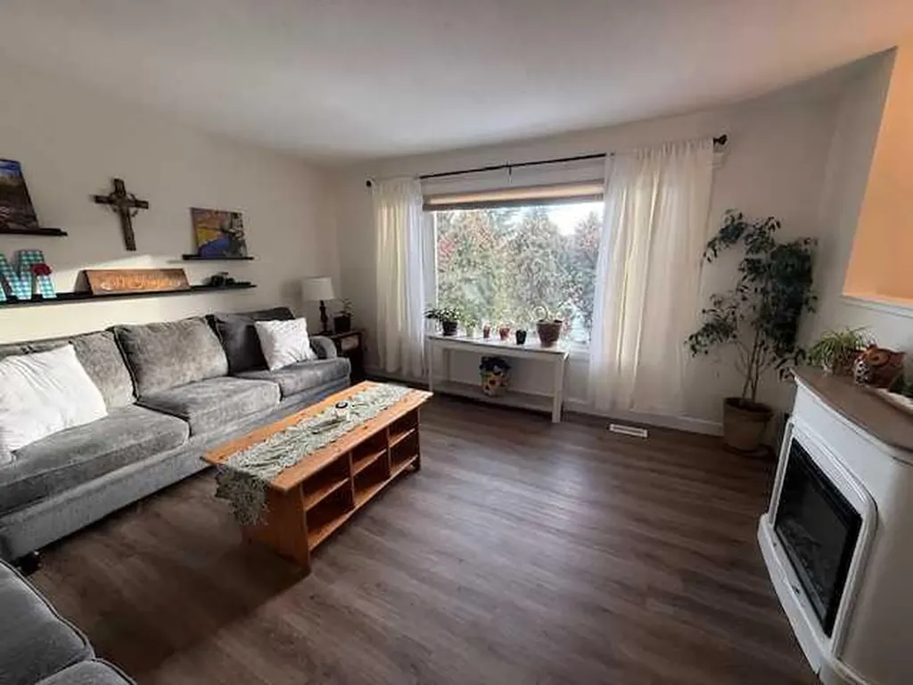 1506 1 Avenue NW Drumheller AB T0J 0Y1