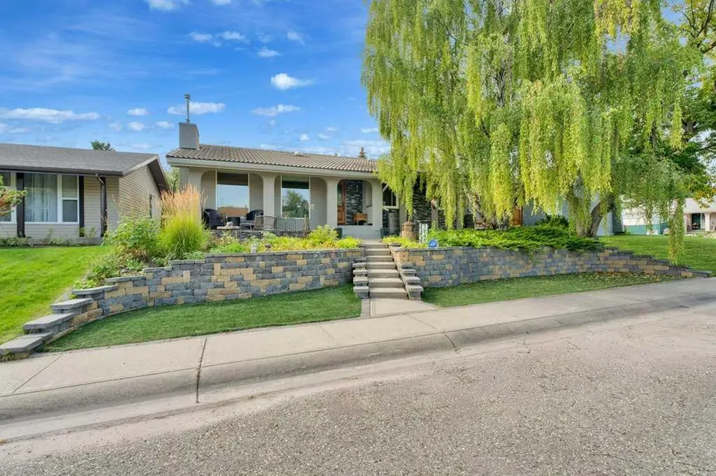 2843 Cedar Ridge Drive SW Calgary AB T2W 2B2