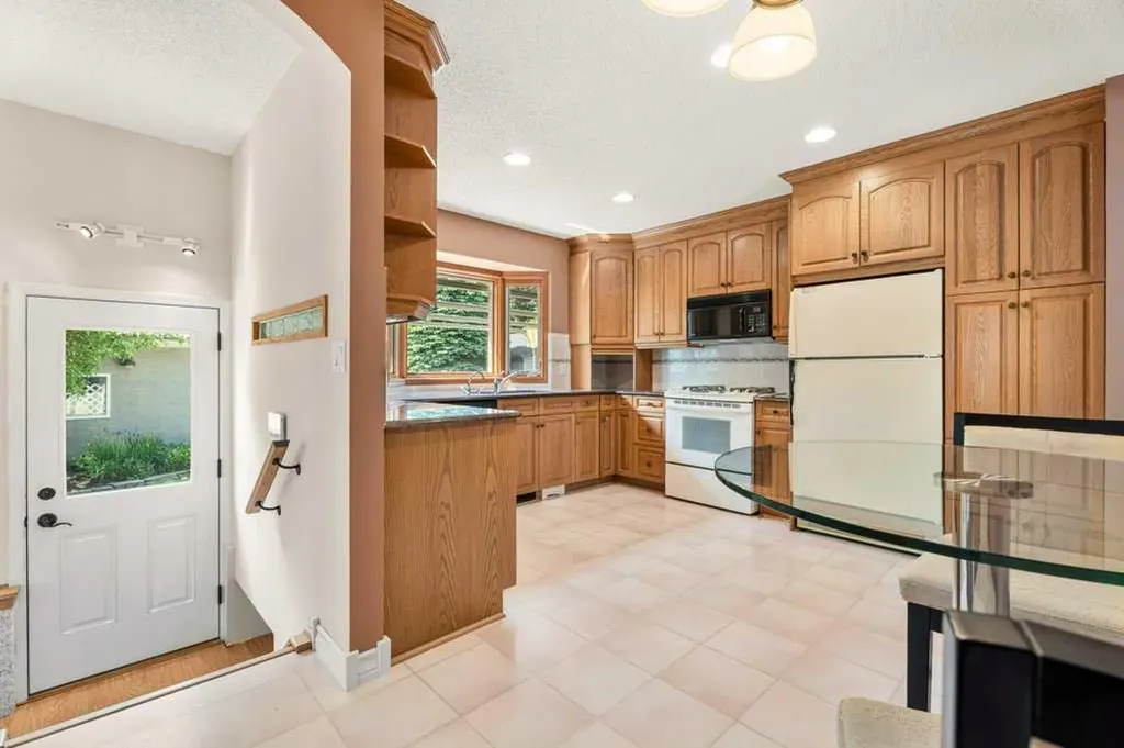 2843 Cedar Ridge Drive SW Calgary AB T2W 2B2