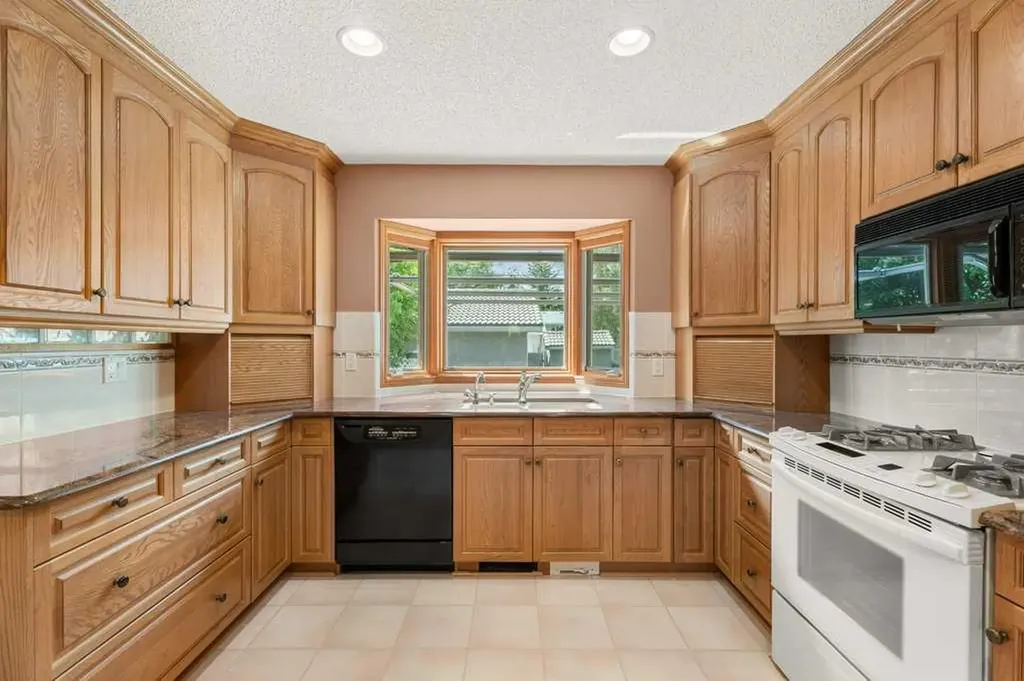 2843 Cedar Ridge Drive SW Calgary AB T2W 2B2