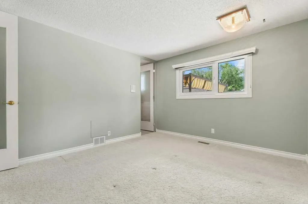 2843 Cedar Ridge Drive SW Calgary AB T2W 2B2
