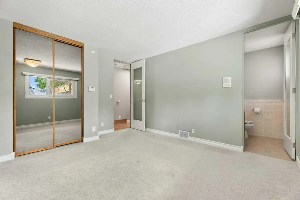 2843 Cedar Ridge Drive SW Calgary AB T2W 2B2