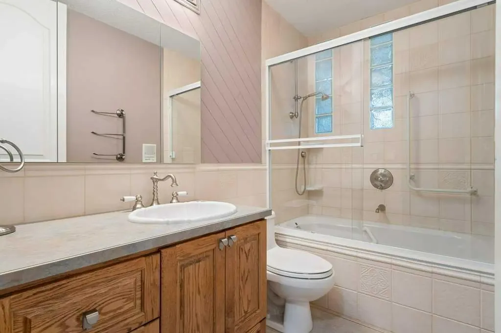 2843 Cedar Ridge Drive SW Calgary AB T2W 2B2