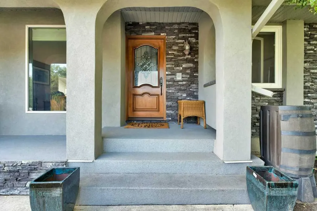 2843 Cedar Ridge Drive SW Calgary AB T2W 2B2