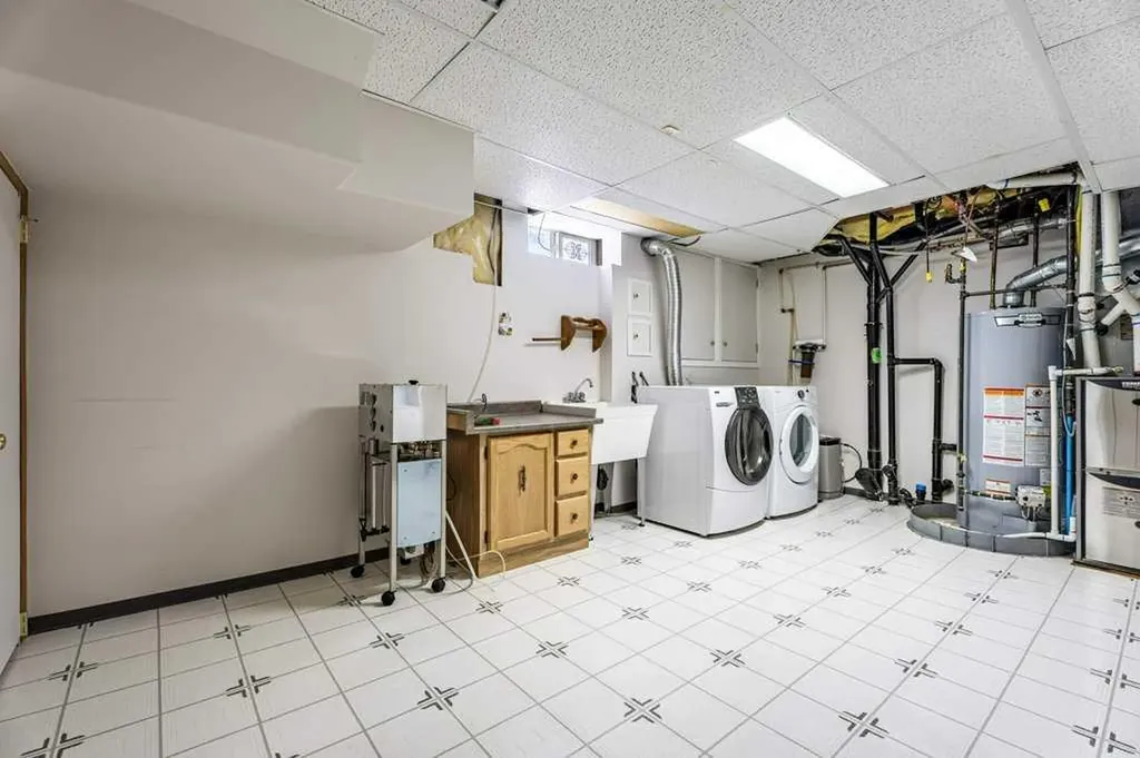 2843 Cedar Ridge Drive SW Calgary AB T2W 2B2