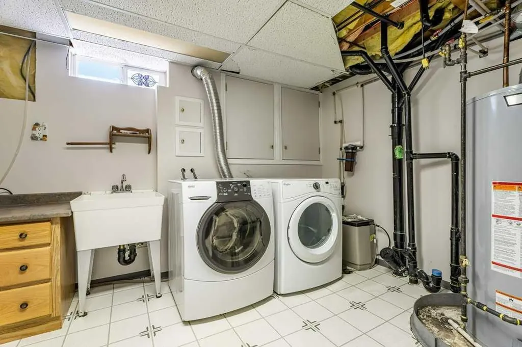 2843 Cedar Ridge Drive SW Calgary AB T2W 2B2