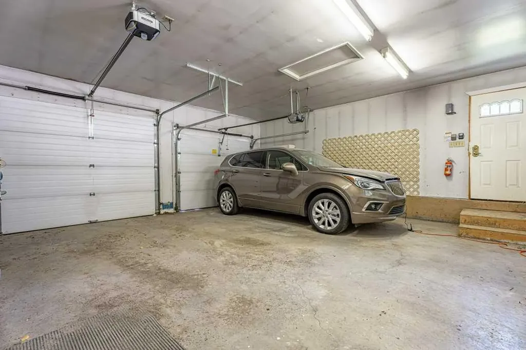 2843 Cedar Ridge Drive SW Calgary AB T2W 2B2
