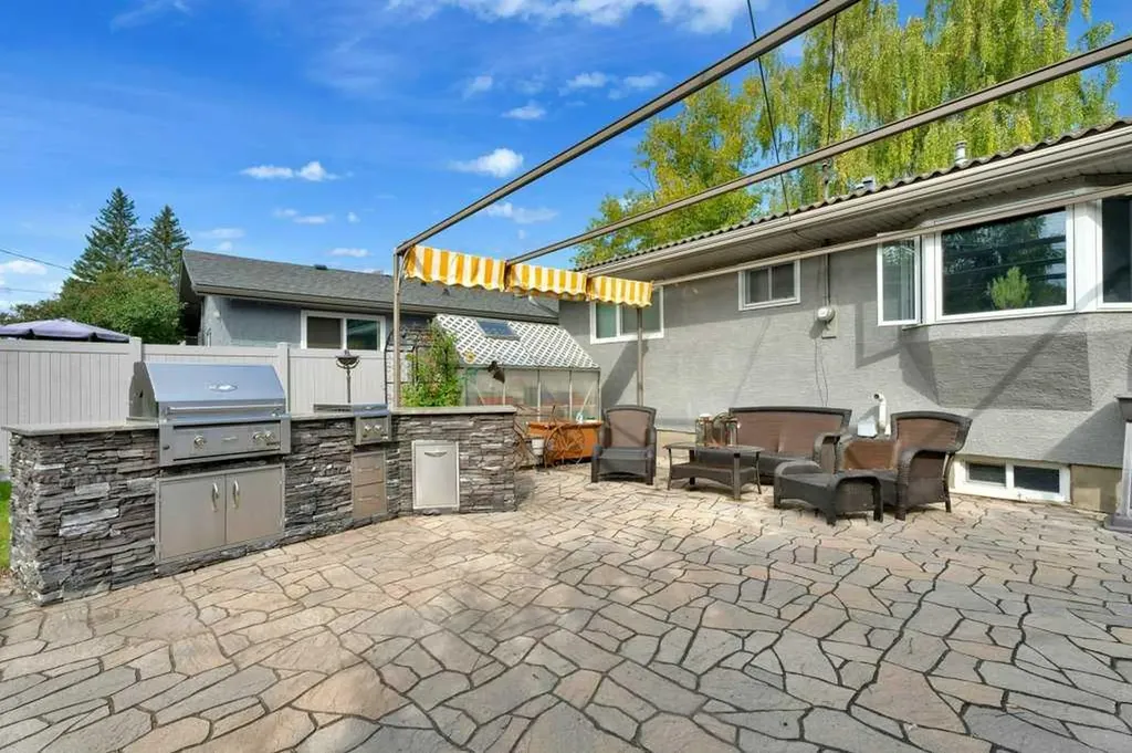 2843 Cedar Ridge Drive SW Calgary AB T2W 2B2
