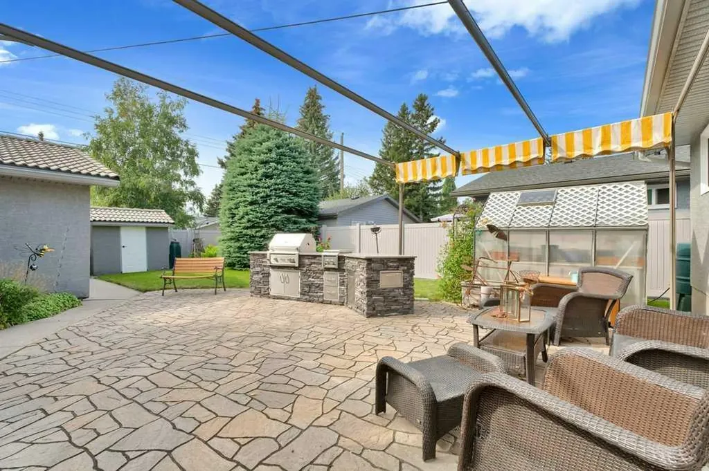 2843 Cedar Ridge Drive SW Calgary AB T2W 2B2