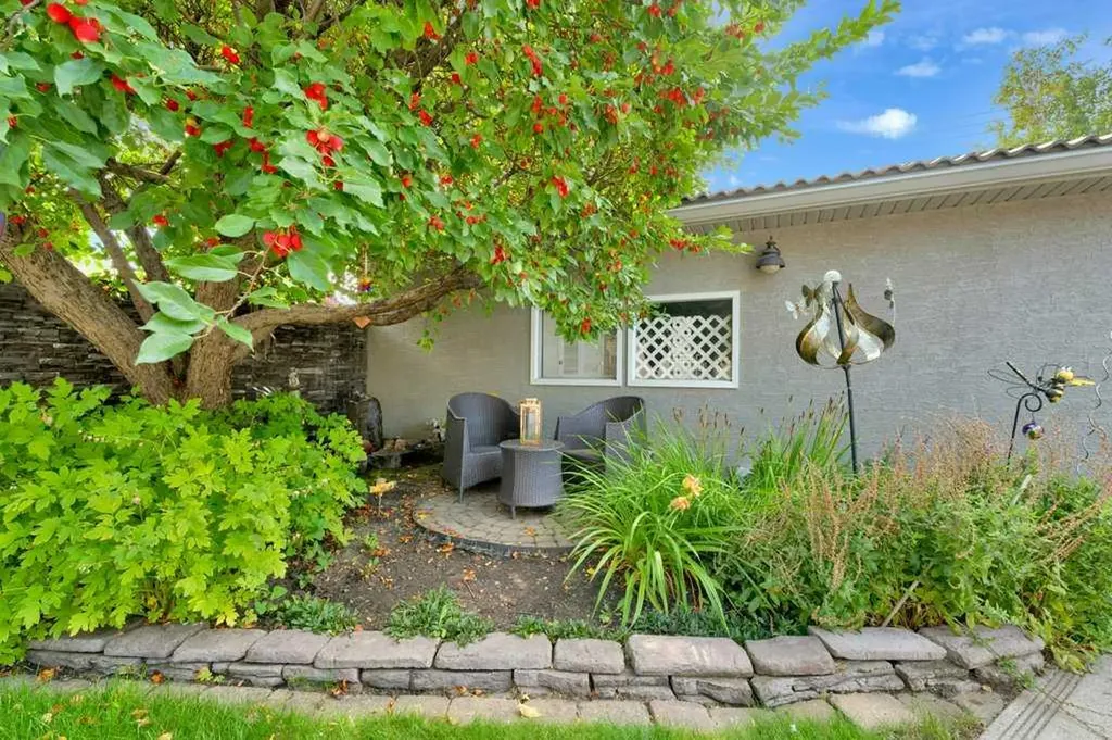 2843 Cedar Ridge Drive SW Calgary AB T2W 2B2