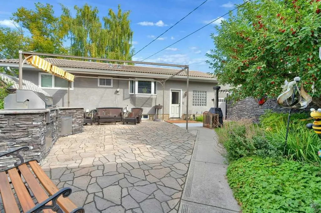 2843 Cedar Ridge Drive SW Calgary AB T2W 2B2