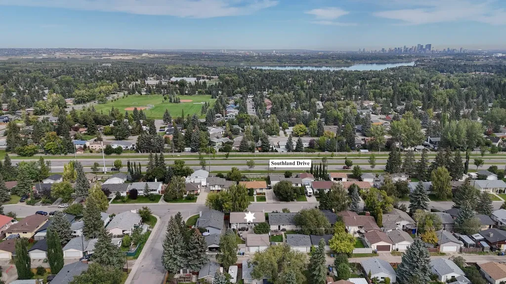 2843 Cedar Ridge Drive SW Calgary AB T2W 2B2