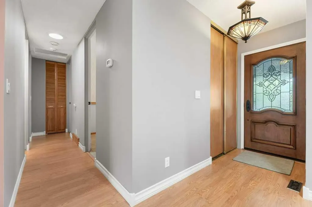 2843 Cedar Ridge Drive SW Calgary AB T2W 2B2