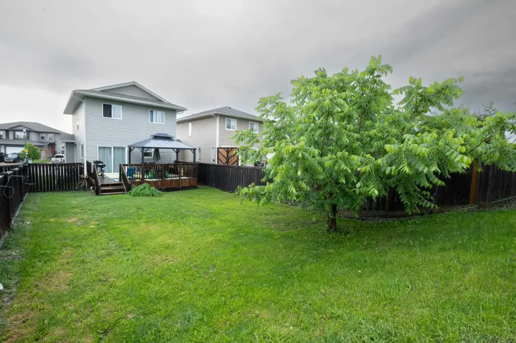 7406 91 Street Grande Prairie AB T8X 0J1