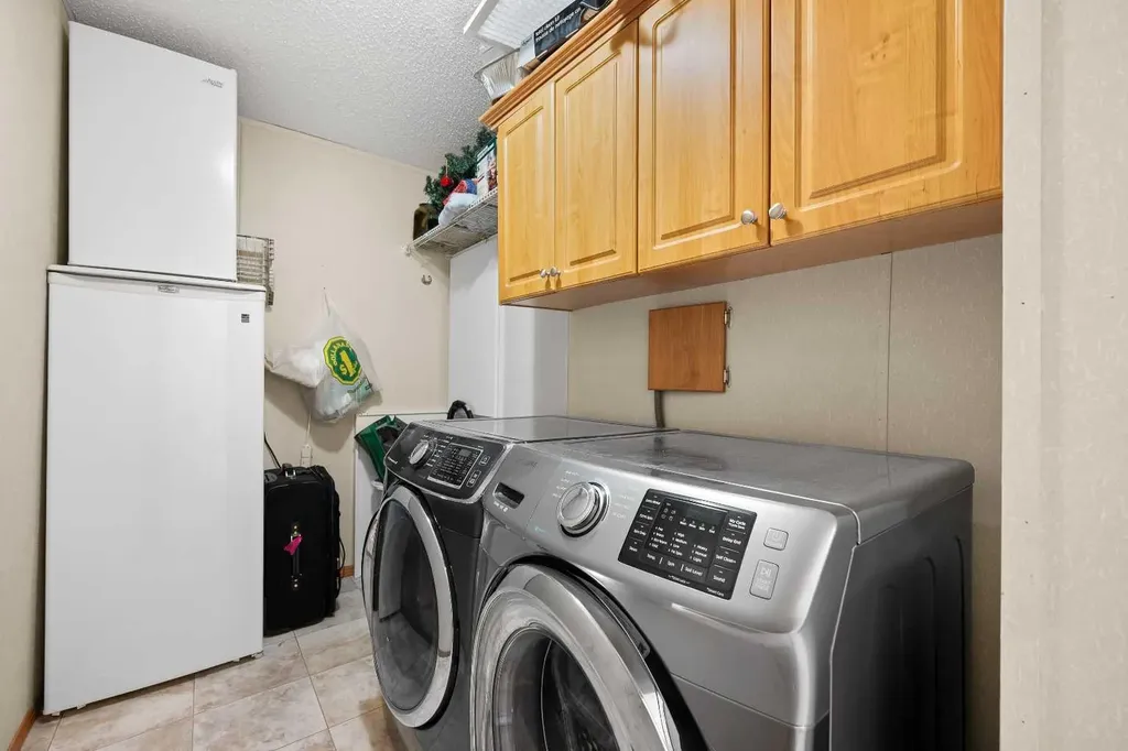5207 52 Avenue Blackfoot AB T0B 0L0