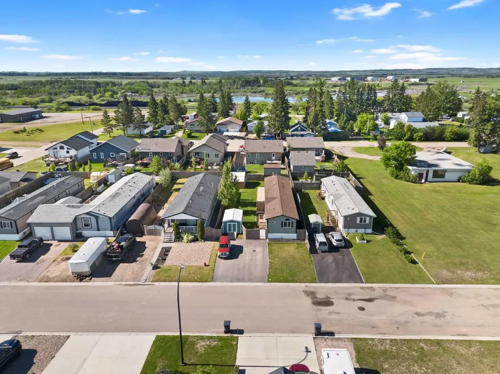 5207 52 Avenue Blackfoot AB T0B 0L0