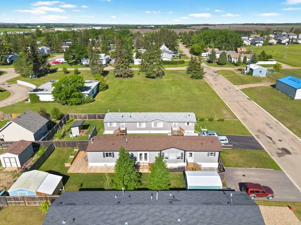 5207 52 Avenue Blackfoot AB T0B 0L0
