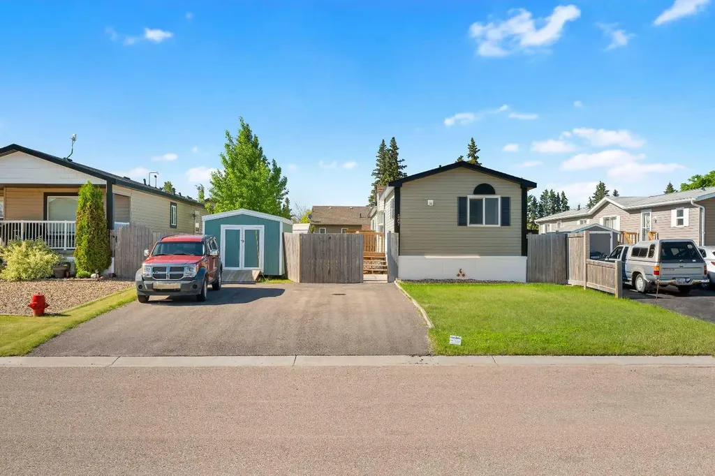 5207 52 Avenue Blackfoot AB T0B 0L0