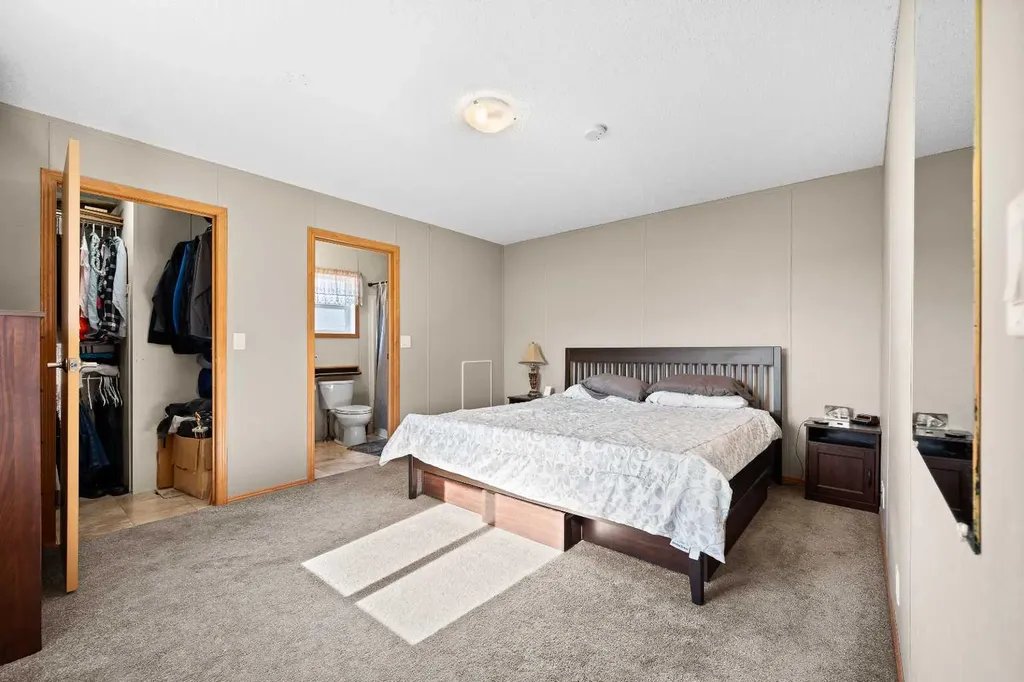 5207 52 Avenue Blackfoot AB T0B 0L0