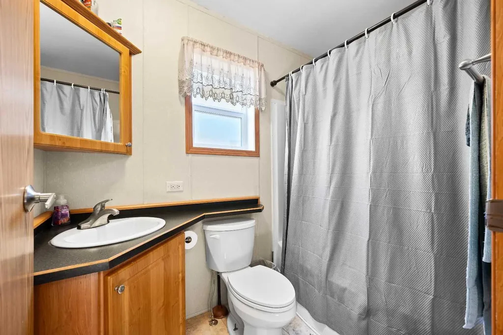 5207 52 Avenue Blackfoot AB T0B 0L0