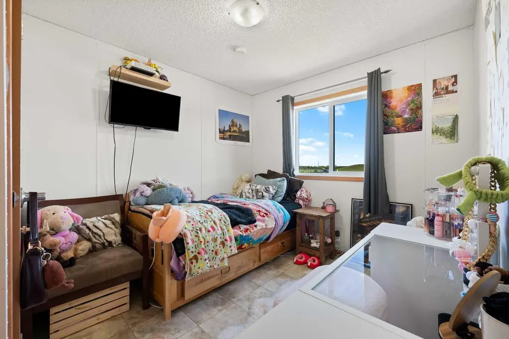 5207 52 Avenue Blackfoot AB T0B 0L0