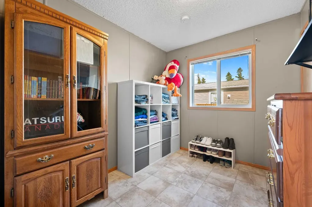 5207 52 Avenue Blackfoot AB T0B 0L0