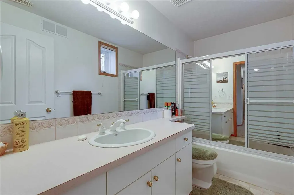 29104 Highway 27 Rural Mountain View County AB T4H 1P2