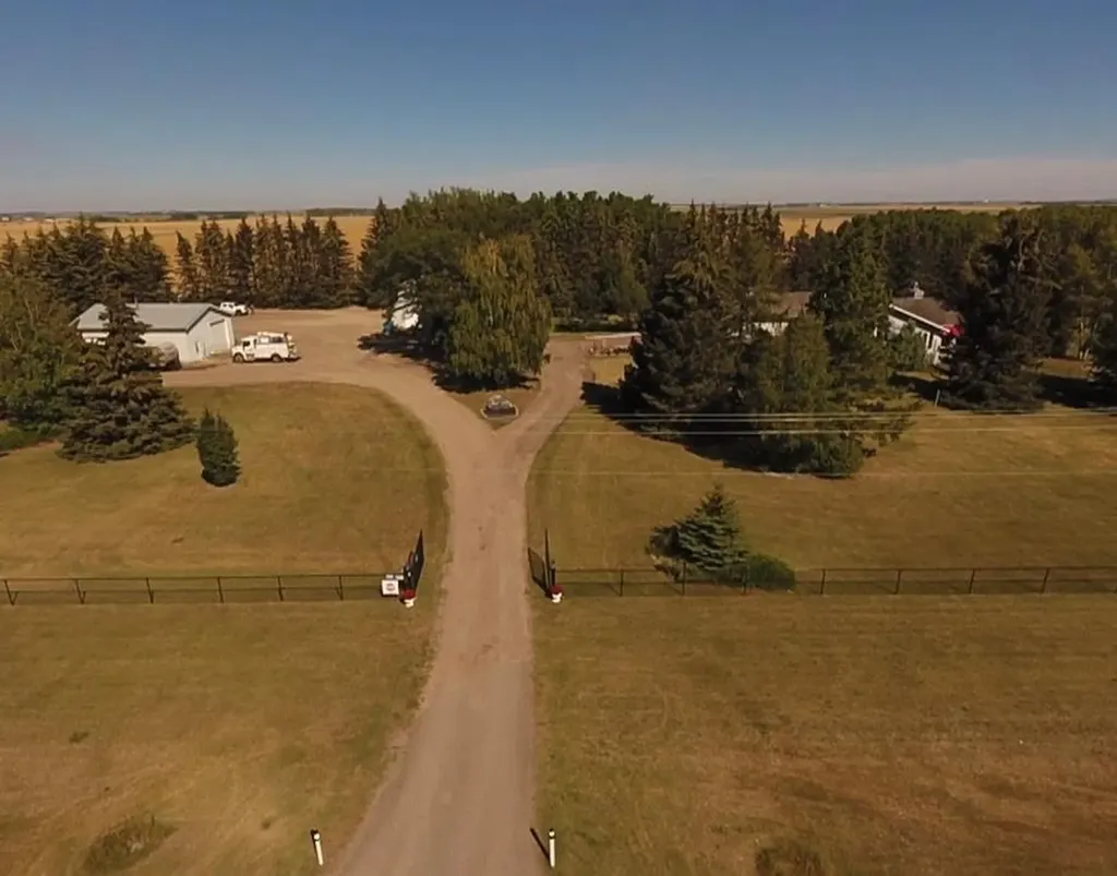 29104 Highway 27 Rural Mountain View County AB T4H 1P2