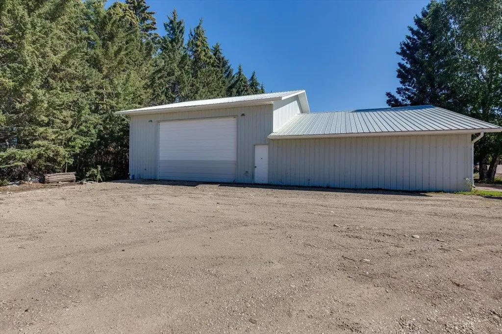 29104 Highway 27 Rural Mountain View County AB T4H 1P2