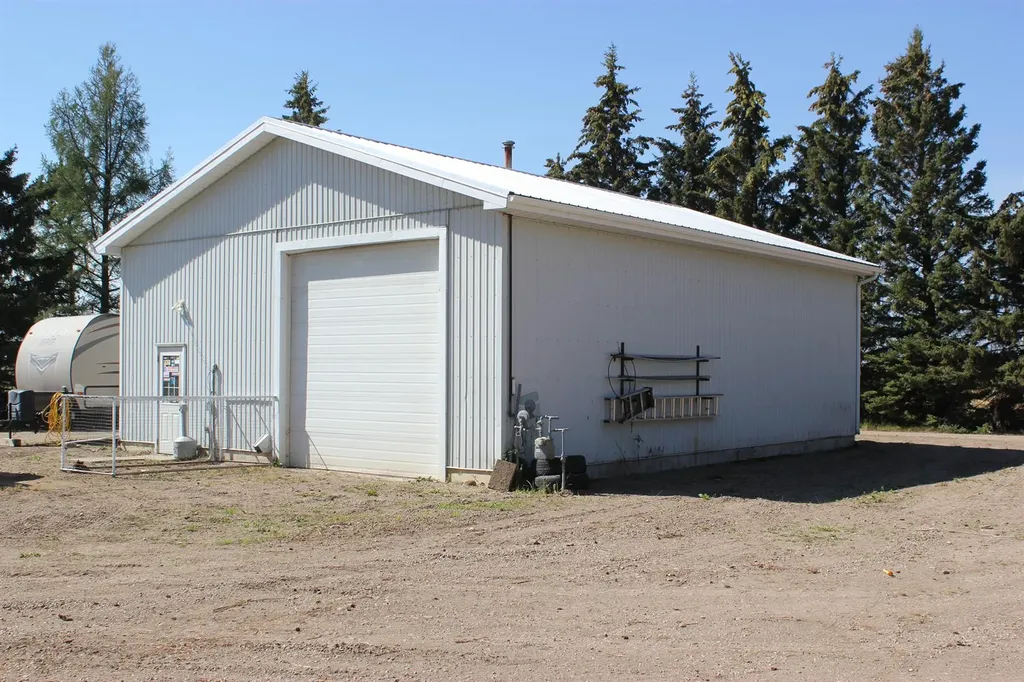 29104 Highway 27 Rural Mountain View County AB T4H 1P2