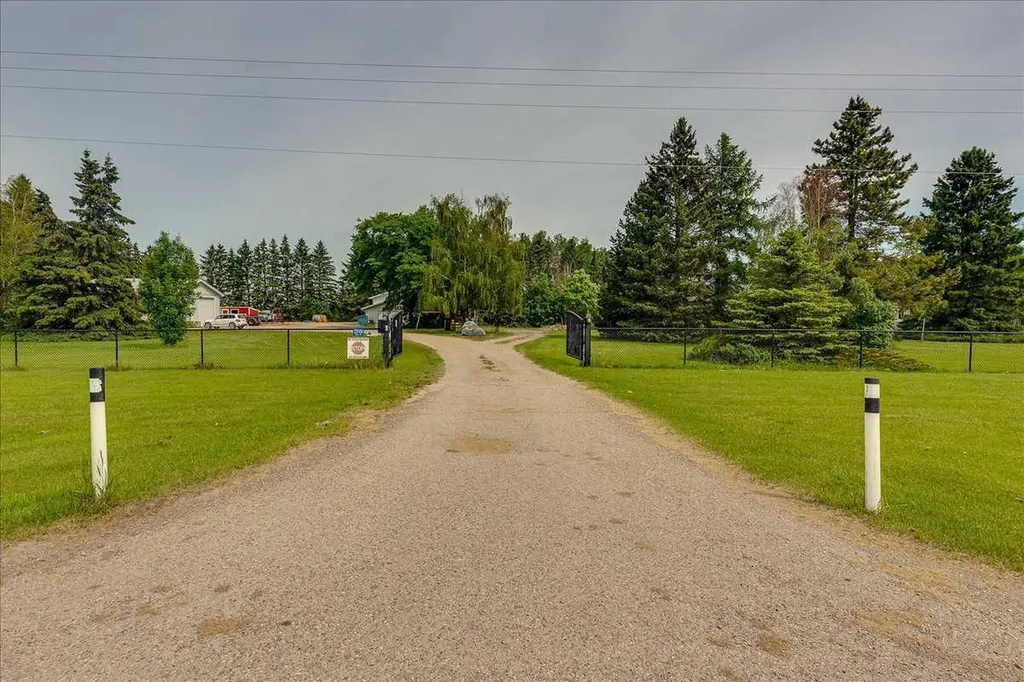 29104 Highway 27 Rural Mountain View County AB T4H 1P2