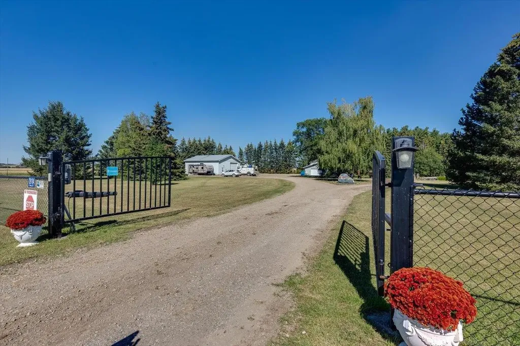 29104 Highway 27 Rural Mountain View County AB T4H 1P2