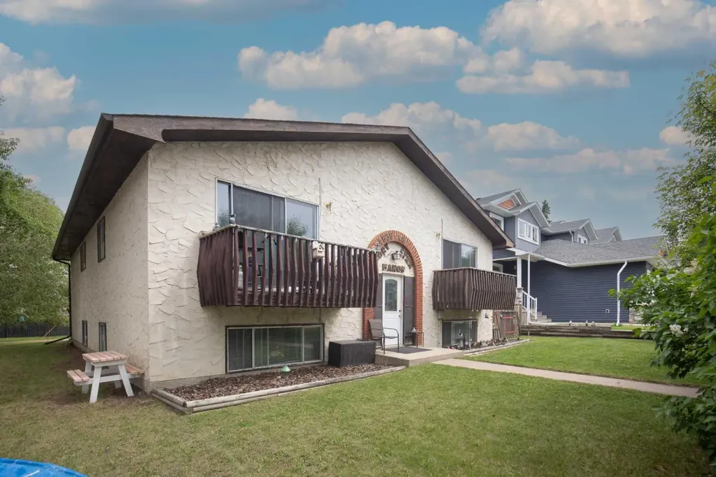 4639 48 Street Sylvan Lake AB T4S 1L4