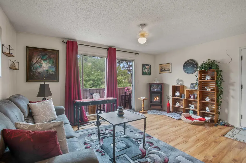 4639 48 Street Sylvan Lake AB T4S 1L4