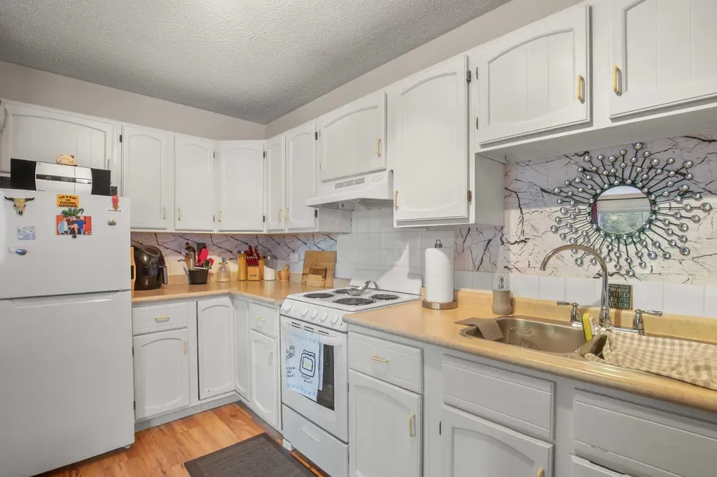 4639 48 Street Sylvan Lake AB T4S 1L4