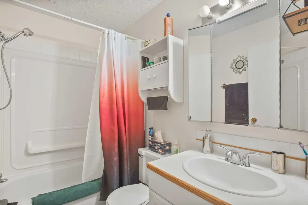 4639 48 Street Sylvan Lake AB T4S 1L4