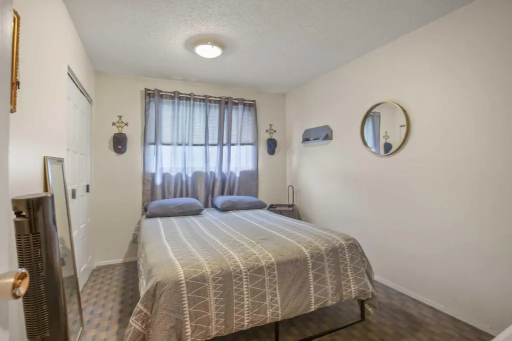 4639 48 Street Sylvan Lake AB T4S 1L4