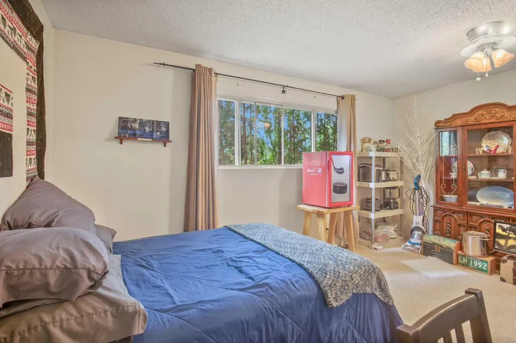 4639 48 Street Sylvan Lake AB T4S 1L4