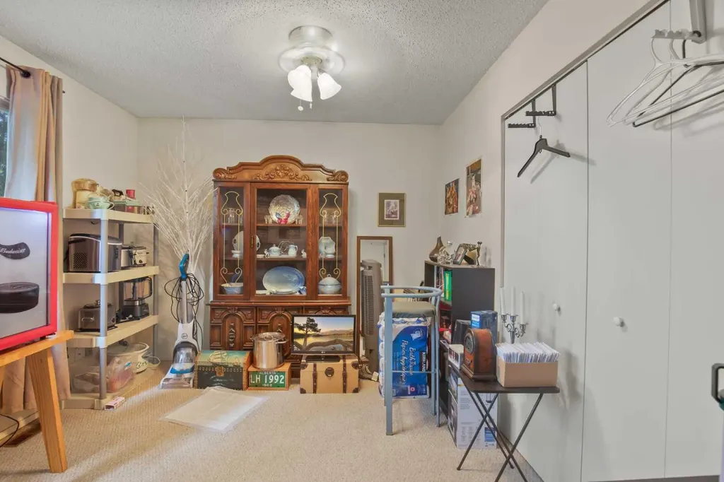 4639 48 Street Sylvan Lake AB T4S 1L4