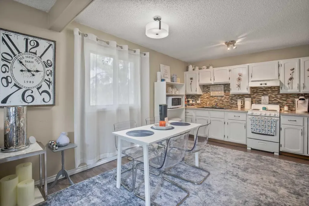 4639 48 Street Sylvan Lake AB T4S 1L4