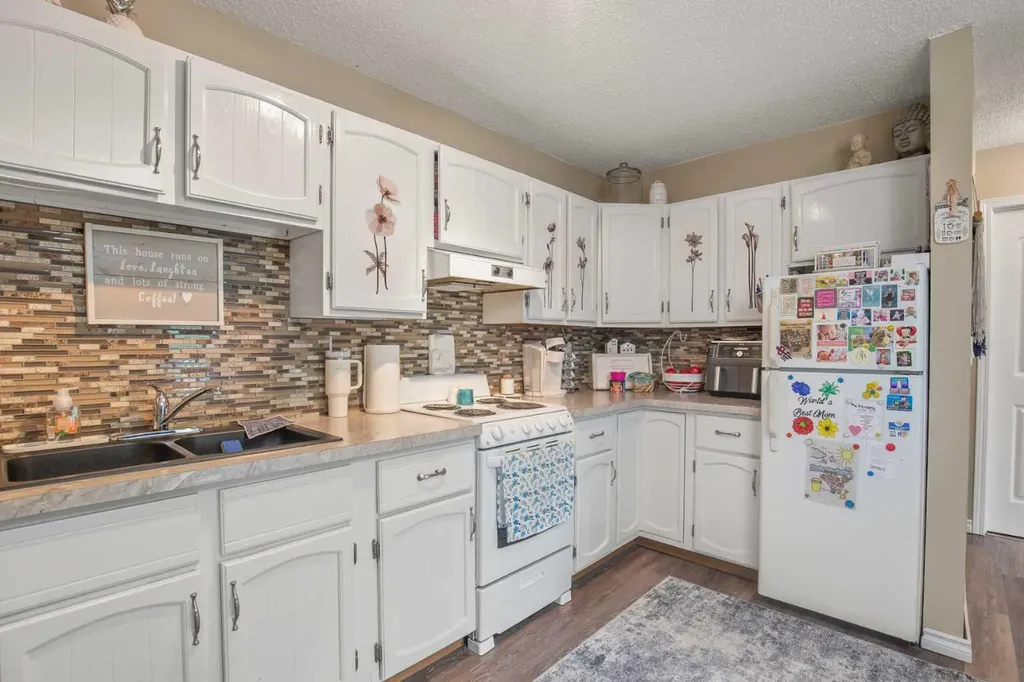4639 48 Street Sylvan Lake AB T4S 1L4