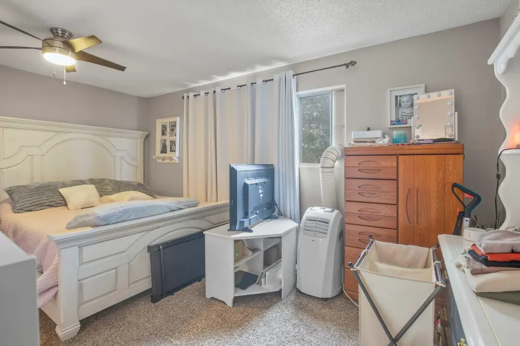 4639 48 Street Sylvan Lake AB T4S 1L4