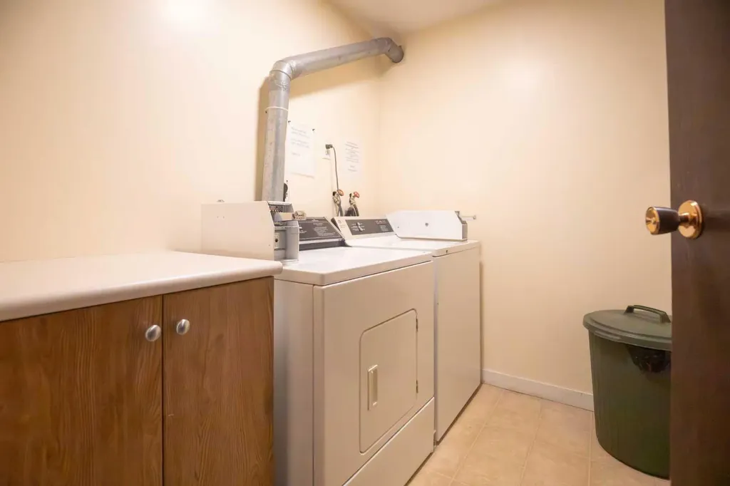 4639 48 Street Sylvan Lake AB T4S 1L4