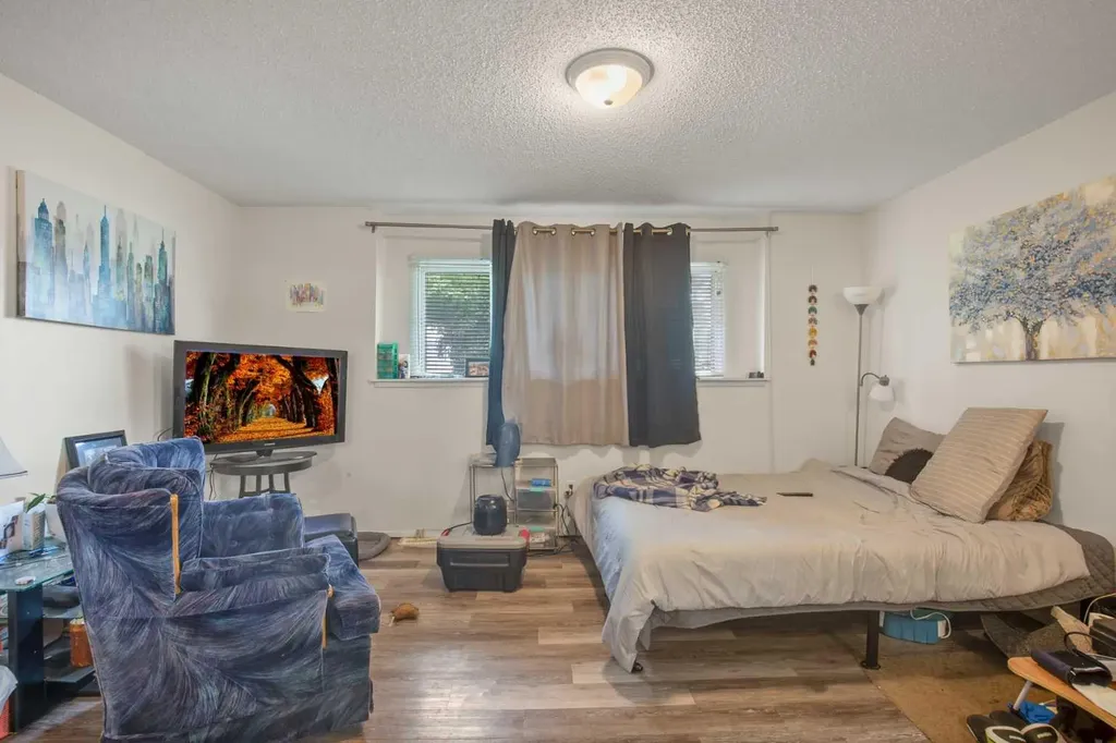 4639 48 Street Sylvan Lake AB T4S 1L4